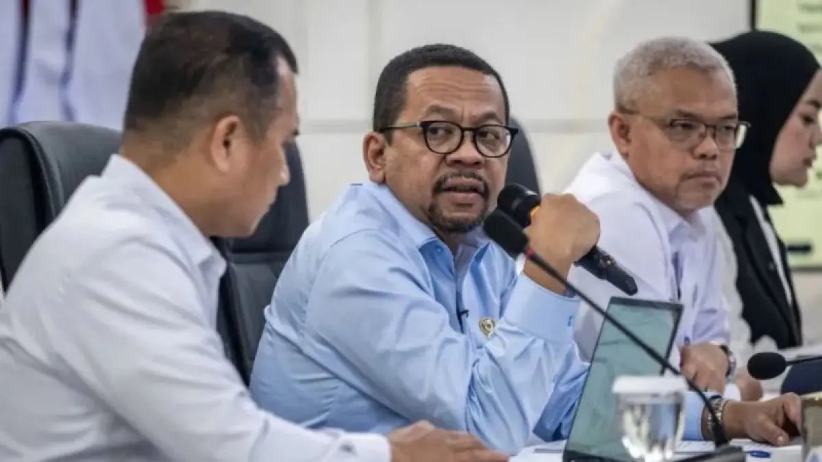 Kepala Badan Komunikasi Pemerintah (Bakom) Muhammad Qodari memberikan keterangan pers di Gedung Bina Graha, Kompleks Istana Kepresidenan, Jakarta, Rabu (22/4/2026). (Ceposonline.com/ANTARA FOTO/ Bayu Pratama