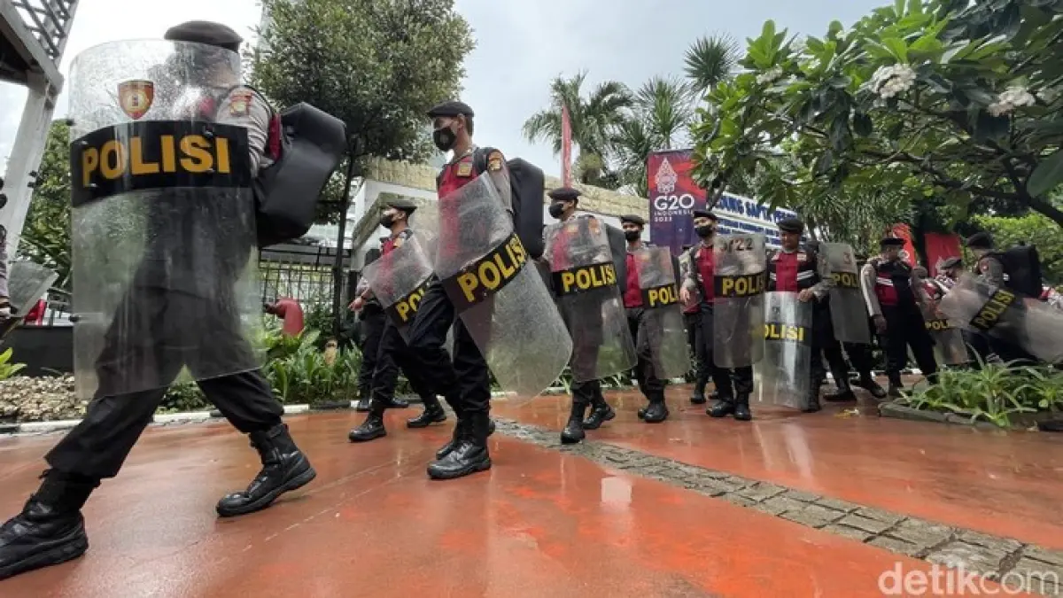 Ilustrasi anggota Polri. (JAWA POS) 