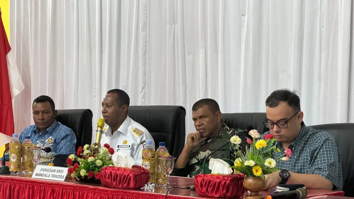 Gubernur Papua Selatan Apolo Safanpo saat memimpin Rakorwil dalam rangka kunjungan Wapres ke Asmat, Sabtu (20/6/2026) (Biro Umum Papsel/Ceposonline.com)&nbsp;