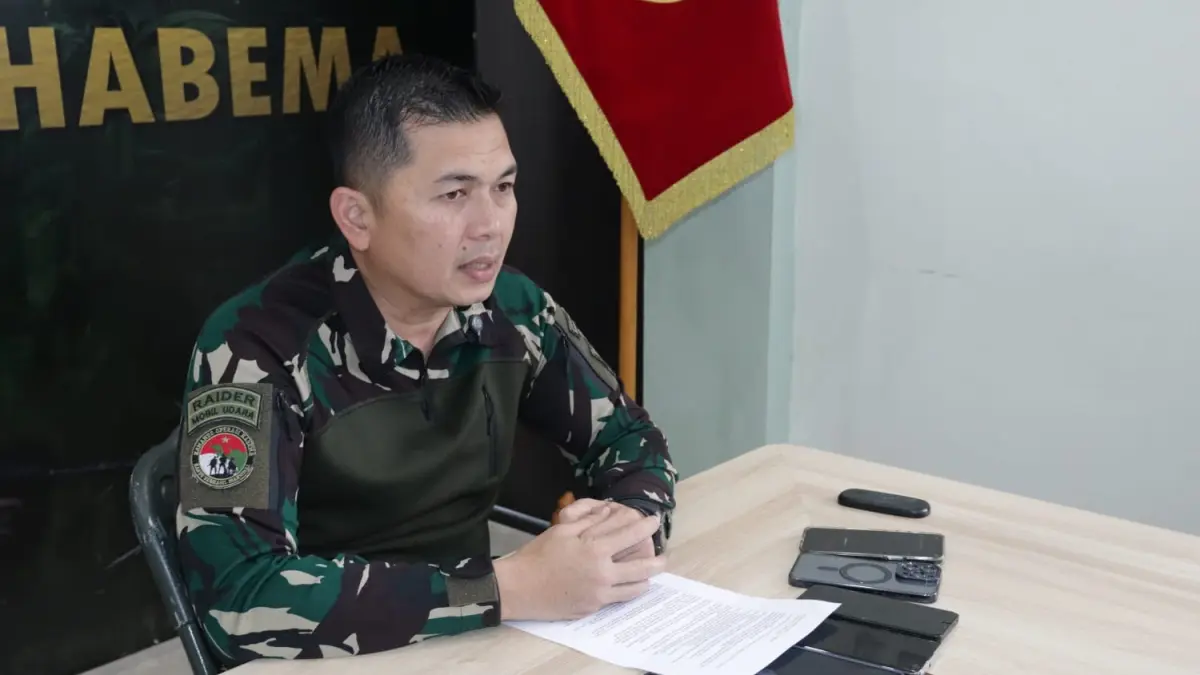 Kepala Penerangan Koops TNI Habema, Letkol Inf Wirya Arthadiguna menyampaikan konferensi pers kepada media. (CEPOSONLINE.COM/ISTIMEWA)