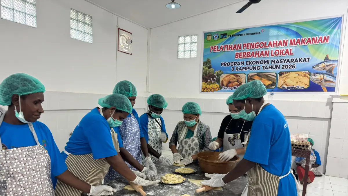 &nbsp;Para peserta yang mengikuti pelatihan &nbsp;mengolah bahan makanan berbahan pangan lokal bergizi. (Foto: Dokumen PTFI).

