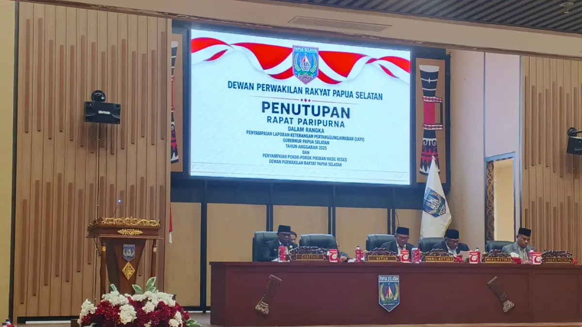 Sidang penutupan paripurna DPRP Papua Selatan terkait LKPJ Gubernur Papua Selatan tahun 2025 dan pokok-pokok pikiran dewan, di ruang sidang utama DPRP Papsel, Salor, Kurik Merauke, Sabtu (20/6/2026). (CEPOSONLINE.COM/SULO) 