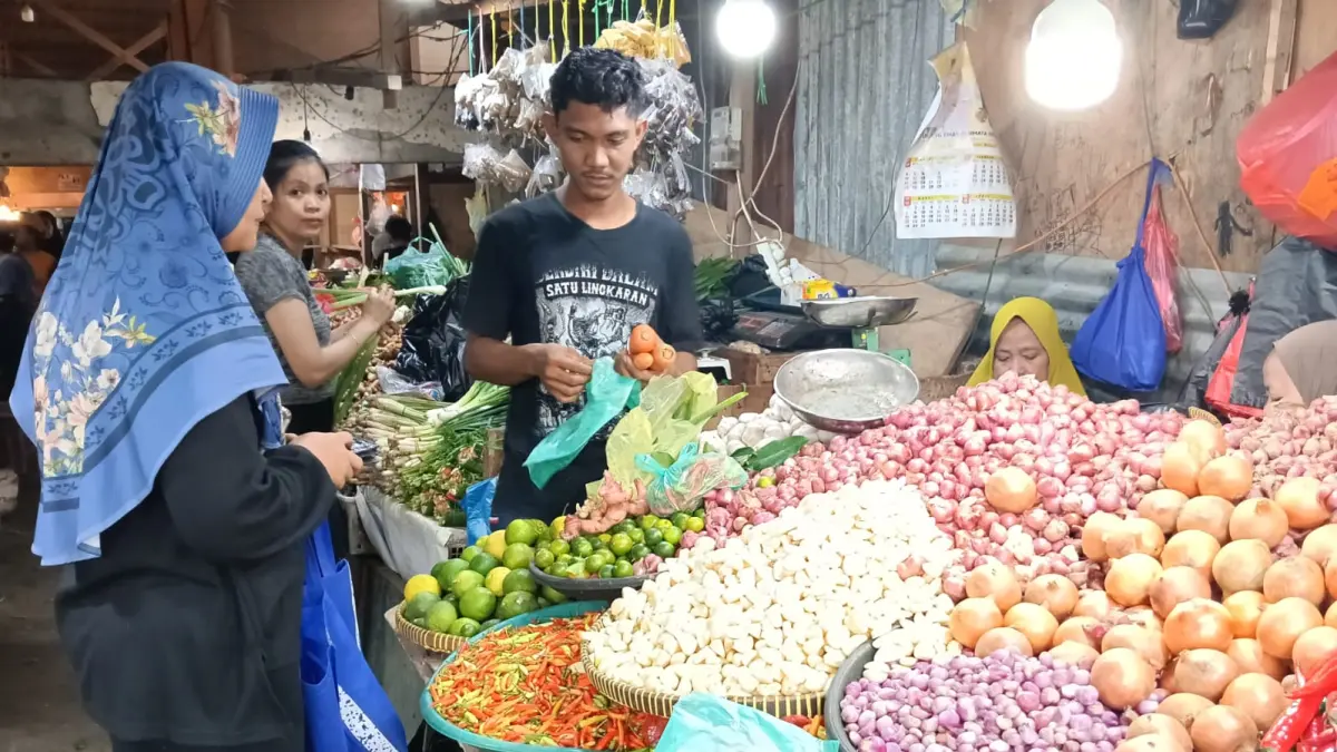PEDAGANG DIPASAR YOUTEFA/PRIYADI)