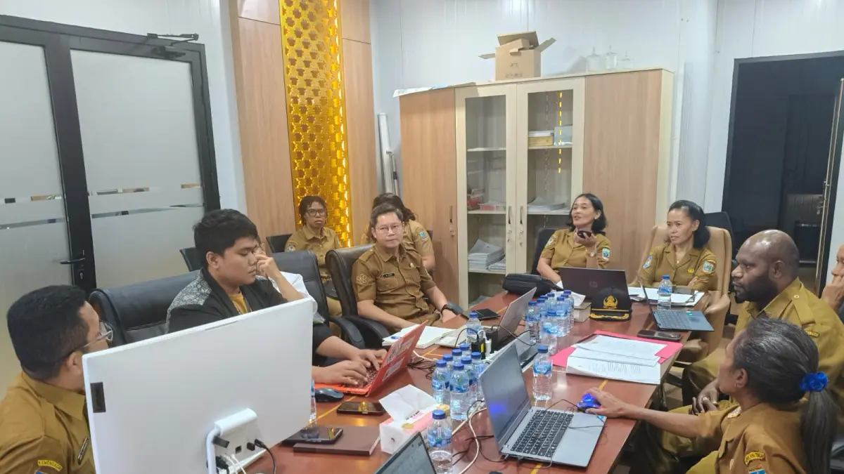 Pemprov Papua Tengah yang diwakili oleh Biro Hukum setda Papua Tengah dan Dinas Kesehatan Papua Tengah saat menyusun regulasi penanganan HIV AIDS hingga TB. (CEPOSONLINE.COM/ISTIMEWA)