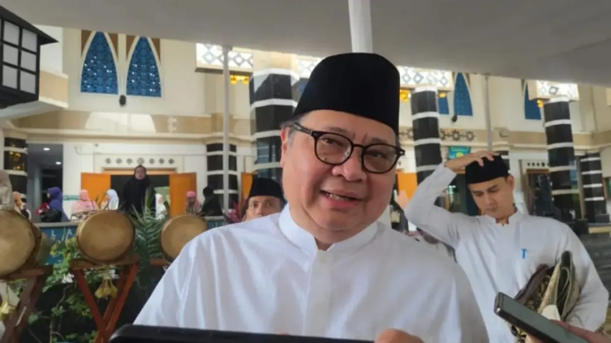 Menko Perekonomian Airlangga Hartarto usai shalat id di Kantor Pusat DJP, Jakarta Selatan. (Dok/JawaPos.com)
