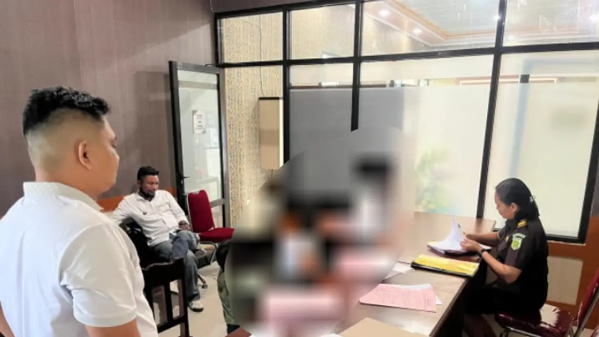 Proses pelimpahan tersangka dan barang bukti ke Kejaksaan Negeri Mimika. (Foto: Istimewa).&nbsp;