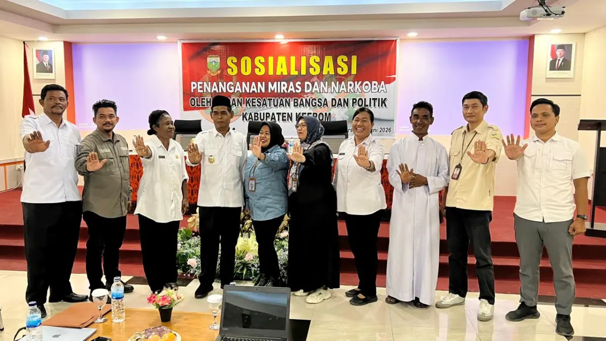 Wakil Bupati Keerom, Daud saat foto bersama dengan Forkopimda dalam pembukaan sosialisasi penanganan bahaya minuman keras (miras) dan narkotika kepada generasi muda di Grande Hotel Arso II, Rabu (24/6/2026).(CEPOSONLINE.COM/ERIANTO).