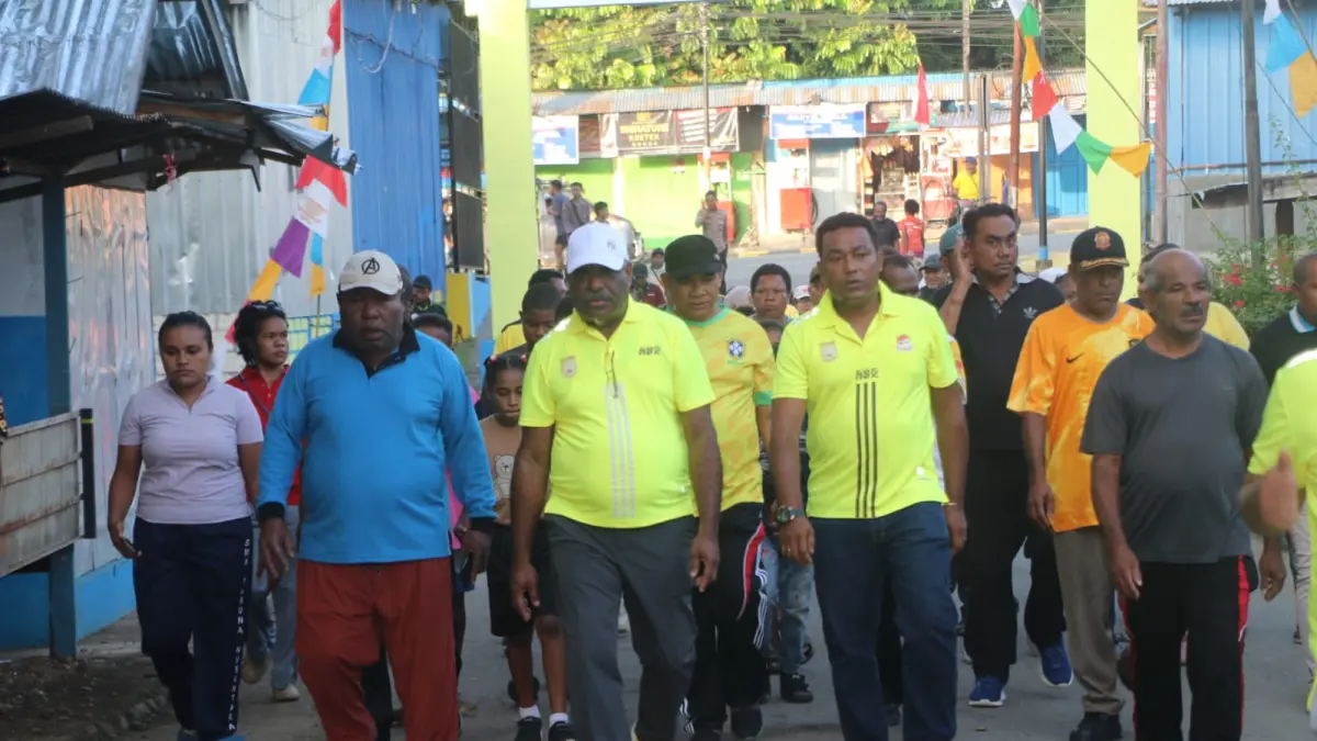 Wali Kota Jayapura, Dr. Abisai Rollo disela jalan sehat di wilayah heram beberapa waktu lalu.