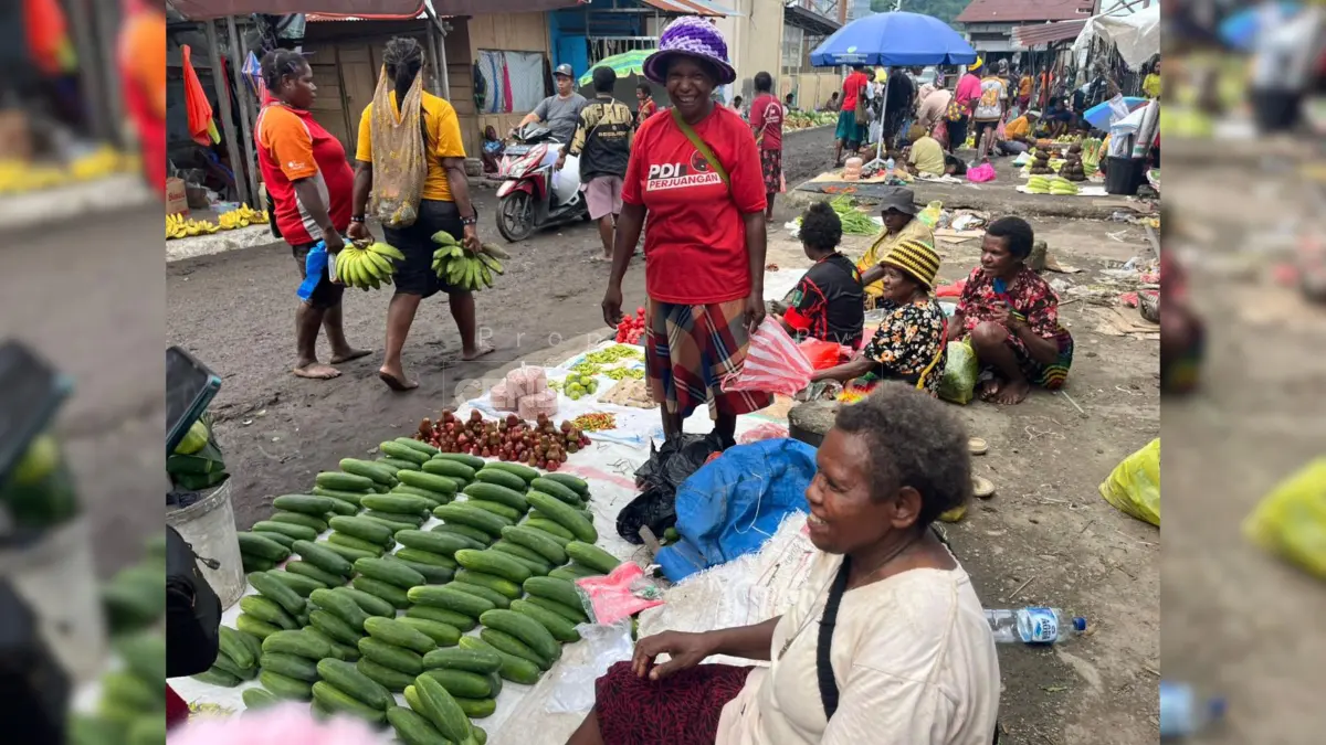 Kondisi pasar karang Nabire tempat mama-mama Papua mengais rezeki. (CEPOSONLINE.COM/THERESIA F. TEKEGE)