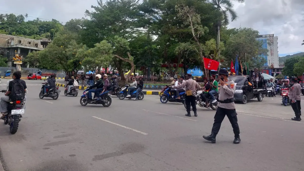 Masa Aksi Demontrasi di Taman Imbi Kota Jayapura, Papua membubarkan diri dengan tertib, Senin (29/6/2026)(CEPOSONLINE.COM/KAREL)