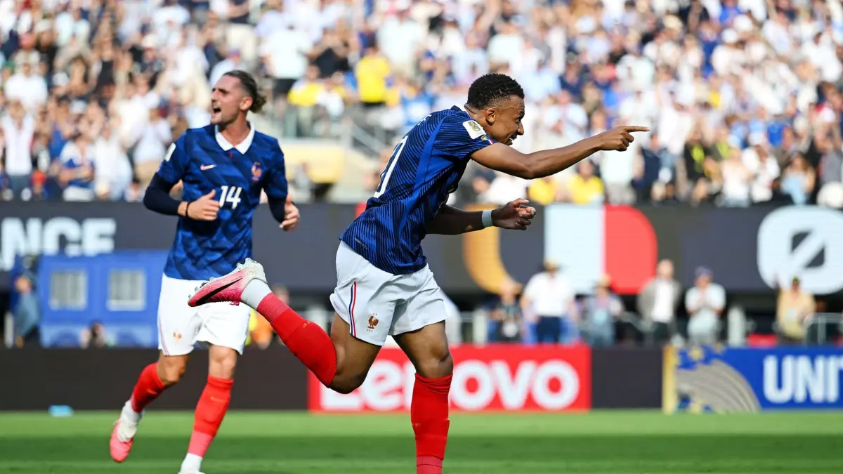 Kylian Mbappe saat melakukan selebrasi usai menjebol gawang Swedia. (CEPOSONLINE.COM/ISTIMEWA)