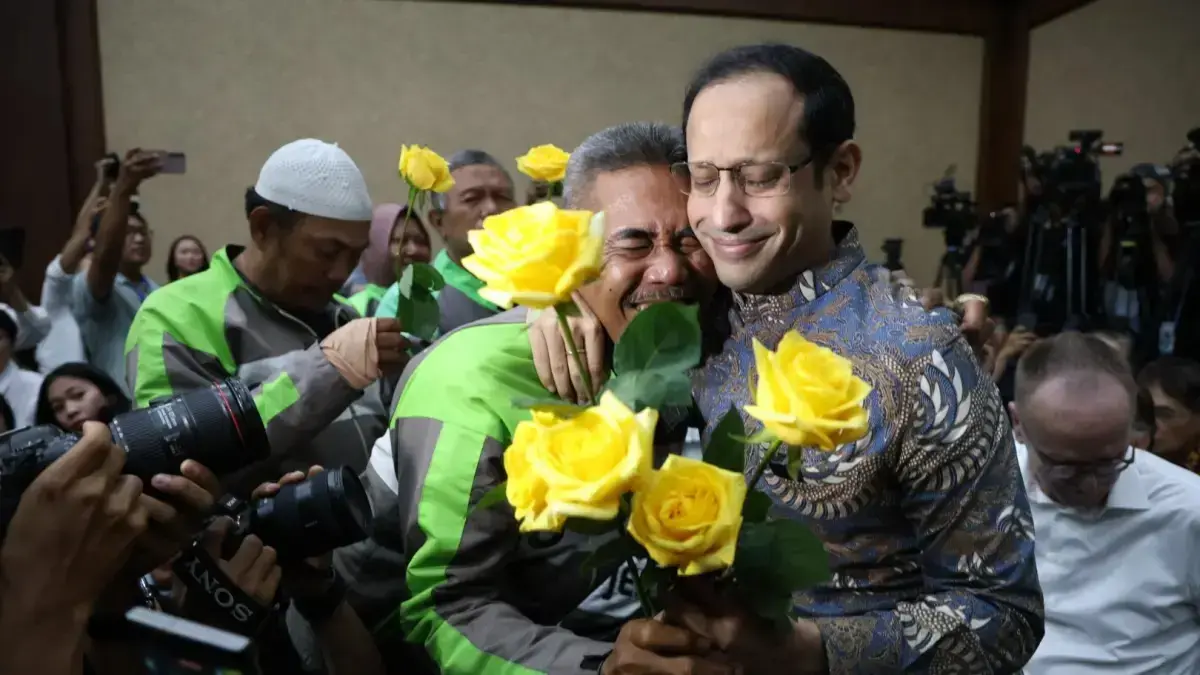 Nadiem Anwar Makarim mendapat dukungan dari pengendara Gojek sebelum divonis. (JAWAPOS.COM)  