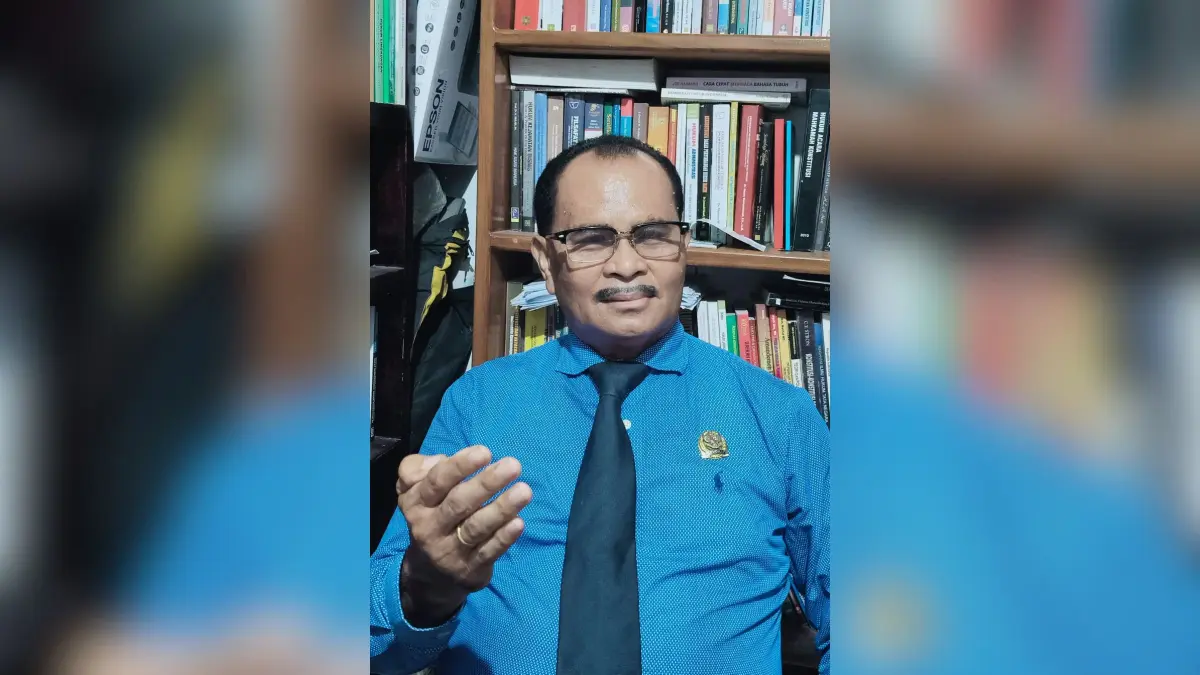 Ketua DPC Peradi Suara Advokat Indonesia Kota Jayapura sekaligus Direktur Papua Anticorruption Investigation, Anthon Raharusun. (CEPOSONLINE.COM/DOK PRIBADI)