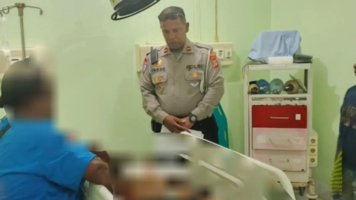 Kondisi salah satu korban yang menjalani perawatan di rumah sakit. (CEPOSONLINE.COM/HUMAS POLRES MIMIKA)