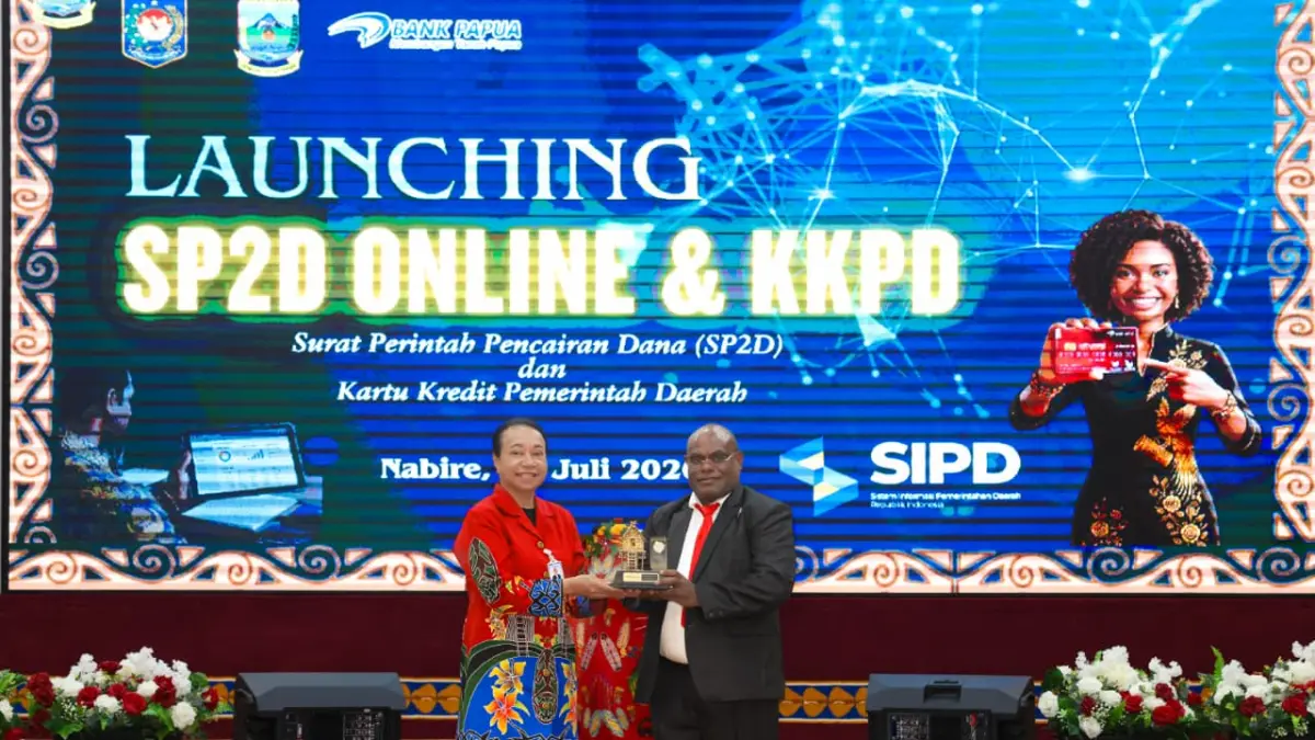 Gubernur Papua Tengah saat meluncurkan Sistem Informasi Pemerintahan Daerah Republik Indonesia (SIPD RI) berbasis Surat Perintah Pencairan Dana (SP2D) Online dan Kartu Kredit Pemerintah Daerah (KKPD) di Ballroom Kantor Gubernur Papua Tengah. (CEPOSONLINE.COM/HUMAS PEMPROV)