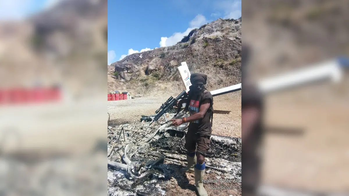 Puing Pesawat printis milik AMA dengan registrasi PK-RCY usai dibakar TPNPB di Bandara Perintis Ipdeheik, Kampung Balinggama, Distrik Sobaham, Kabupaten Yahukimo, Papua Pegunungan, Kamis (2/7/2026).(CEPOSONLINE.COM/JUBIR TPNPB-OPM)