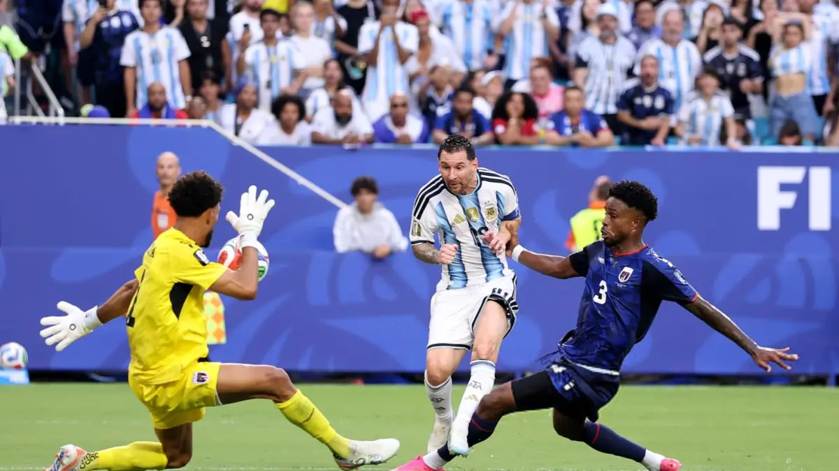 Aksi Messi ketika menjebol gawang Cape Varde. (X) 