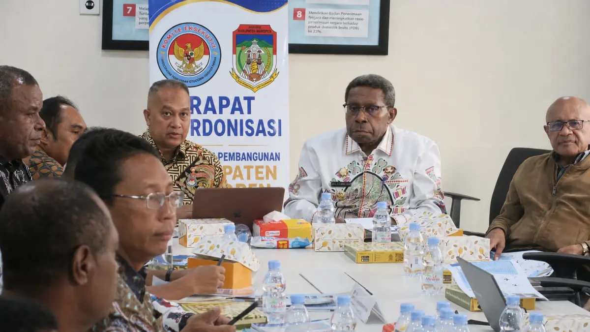 Bupati Waropen melakukan pertemuan bersama Ketua Komite Eksekutif Percepatan Pembangunan Khusus Papua, dan jajaran Kementerian dan Lembaga RI di Jakarta, Jumat (3/7/2026). (istimewa/ceposonline.com)&nbsp;