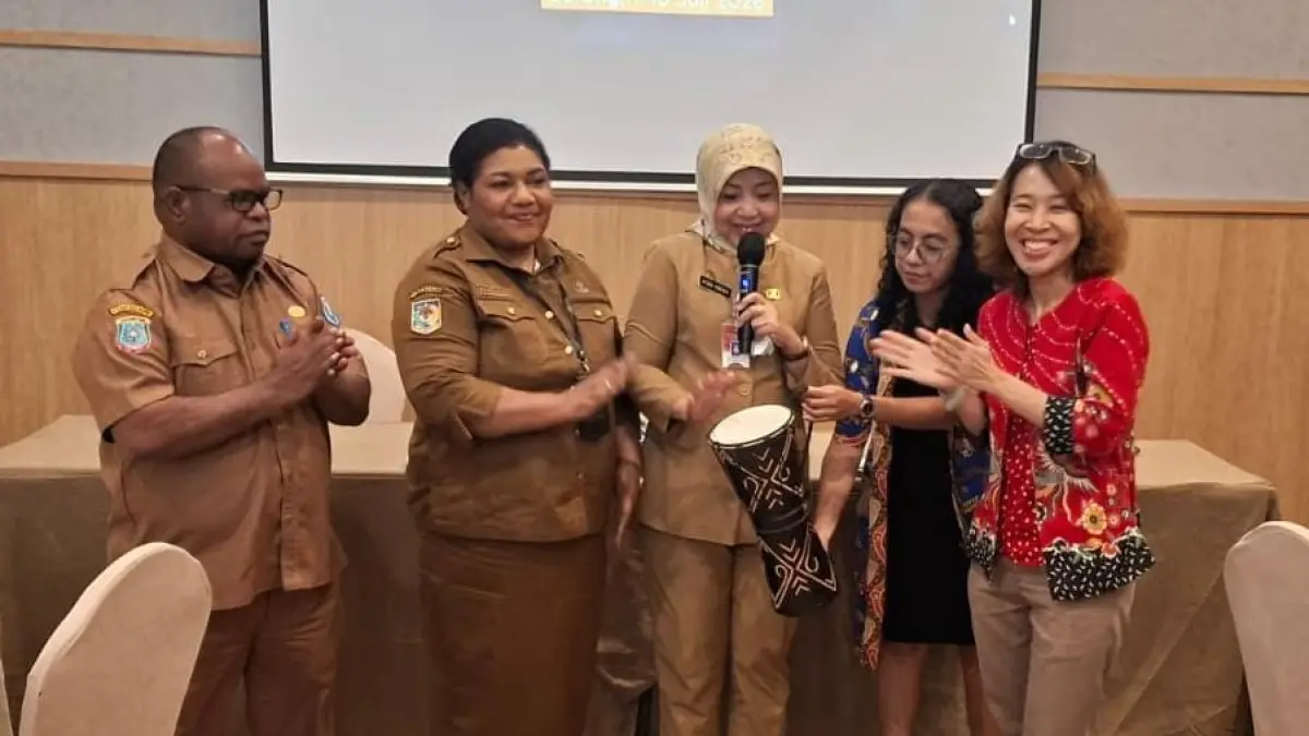 Asisten Bidang Pemerintahan dan Kesejahteraan Rakyat Setda Papua Barat Daya, Atika Rafika mewakili pemerintah provinsi Papua Barat Daya membuka kegiatan workshop advokasi dan bimbingan teknis (bimtek) penguatan kapasitas sistem perlindungan anak serta pencegahan perkawinan anak, Selasa (7/7/2026) foto: Fauzia/Papuabaratdayapost.com