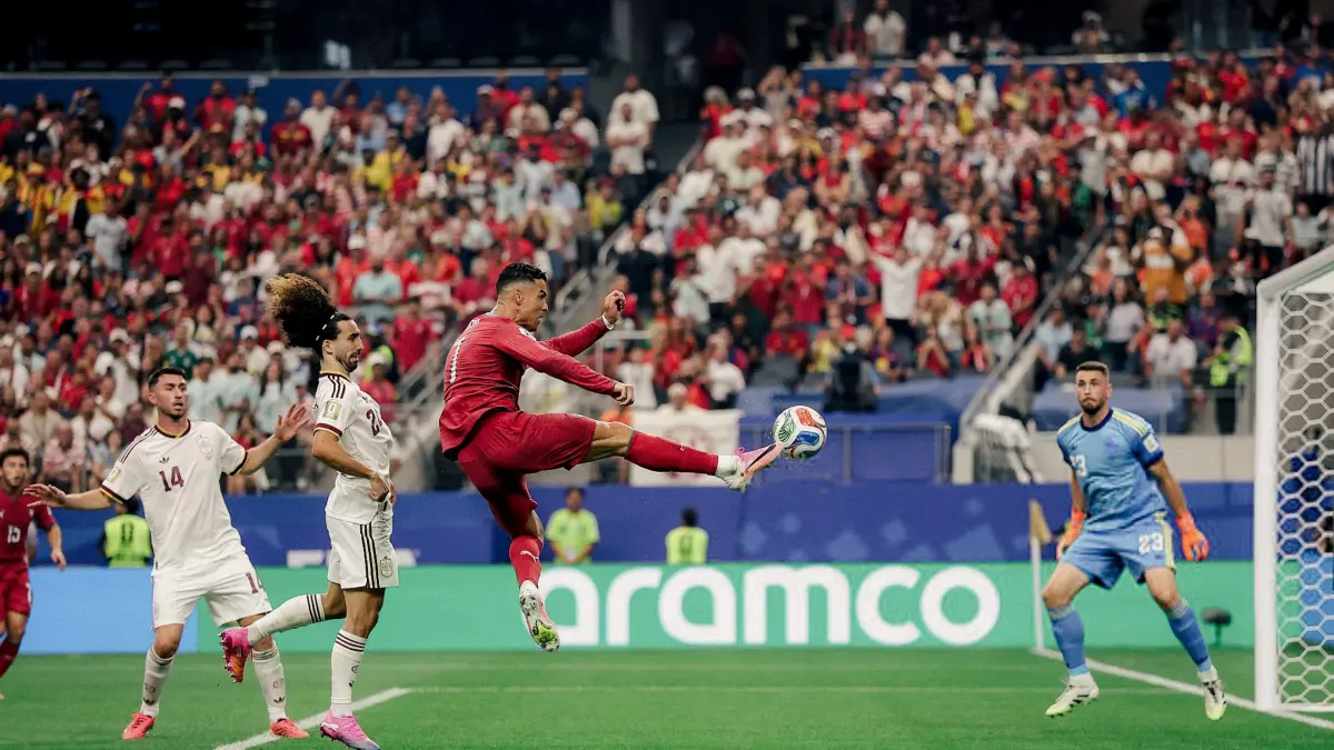Cristiano Ronaldo gagal memanfaatkan peluang di depan gawang Spanyol. (X) 