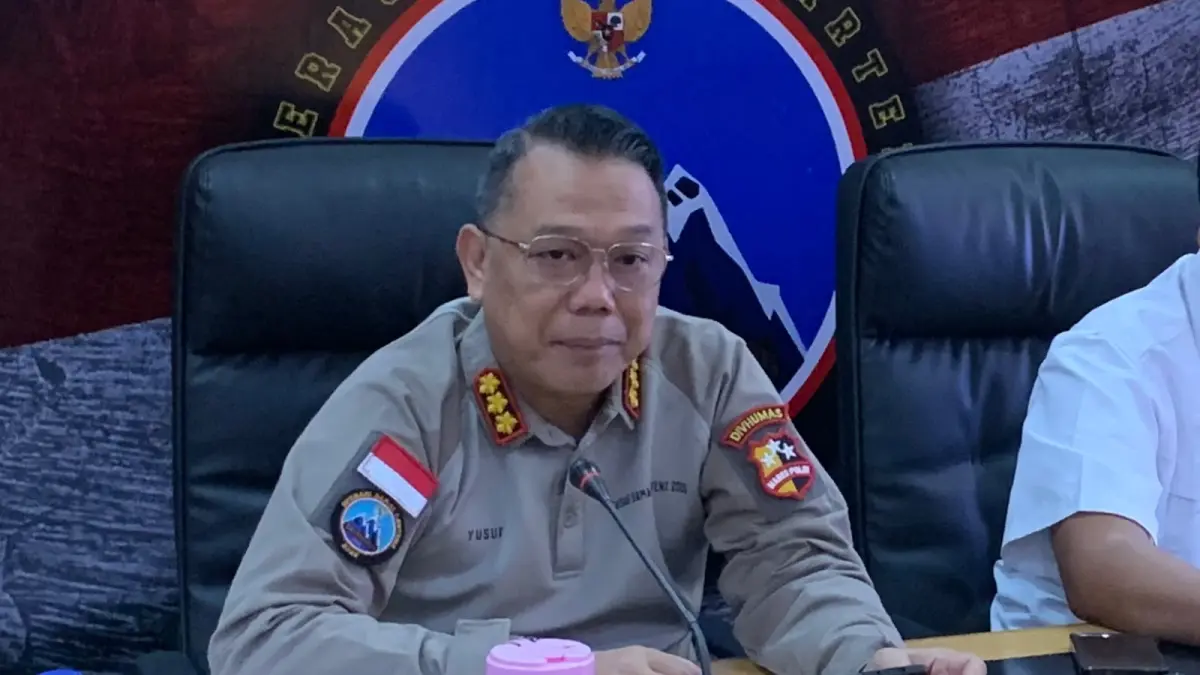  Kasatgas Humas Ops Damai Cartenz 2026 Kombes Pol. Yusuf Sutejo, dalam konferensi pers yang berlangsung di Posko Satgas Ops Damai Cartenz 2026, Rabu (8/7/2026). (Foto: CEPOSONLINE.COM/MOH. WAHYU WELERUBUN). 