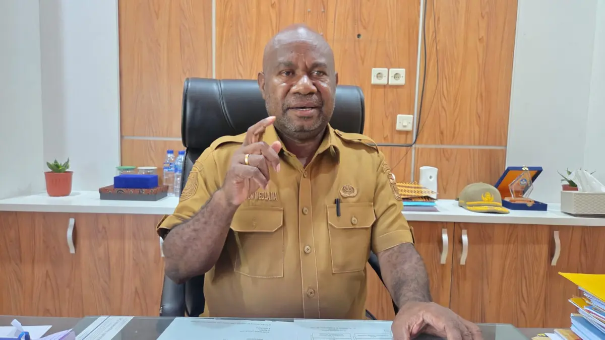 Plt Kepala Dinas Pendidikan Provinsi Papua, Marthen Medlama.(CEPOSONLINE.COM/ELFIRA).