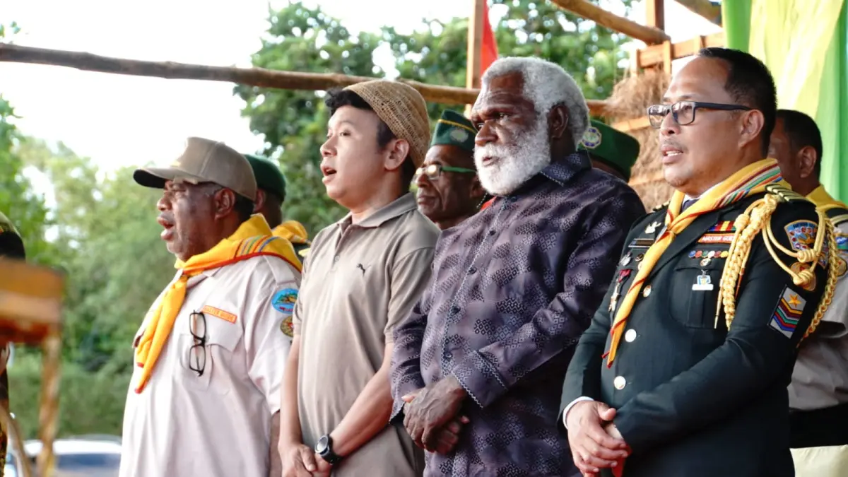 Wakil Gubernur Papua Selatan, Paskalis Imadawa didampingi Staf Khusus Wakil Presiden, Billy Mambrasar pada penutupan Camporee Pathfinder Arafura International 2026 di halaman Kantor Gubernur Papua Selatan, Sabtu (11/7/2026).(CEPOSONLINE.COM/BIRO UMUM PAPSEL)&nbsp;