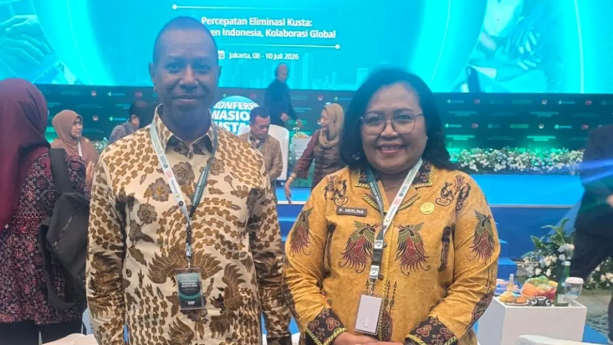 Gubernur Papua Selatan Apolo Safanpo dan Kepala Dinas Kesehatan Papua Selatan dr. Benedicta Herlina Rahangiar.(CEPOSOLINE.COM/BIRO UMUM PAPSEL)