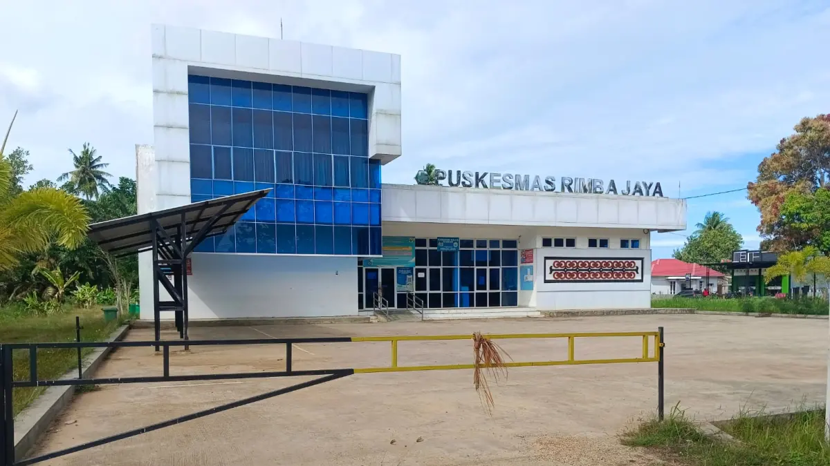 Puskesmas Rimba Jaya yang dipalang masyarakat pemilik hak ulayat &nbsp;selama hampir sebulan (CEPOSONLINE.COM/SULO)&nbsp;