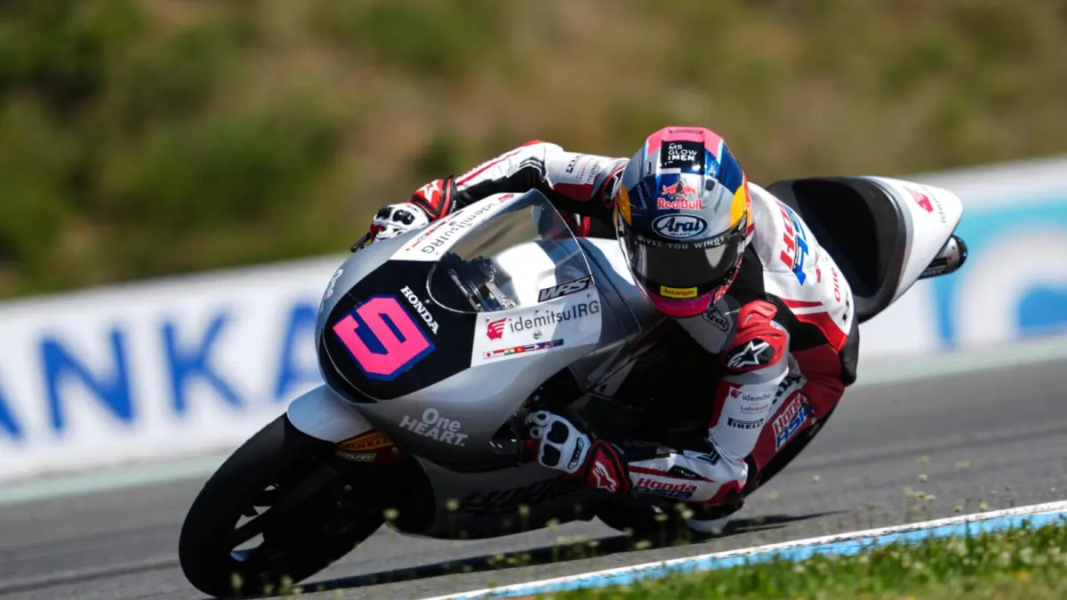 Veda Ega Pratama akan memulai balapan Moto3 Jerman 2026 dari posisi ke-13 setelah bersaing ketat pada sesi kualifikasi di Sirkuit Sachsenring. (Honda Team Asia)