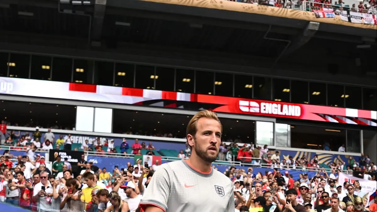 Fans Inggris ketika memberi dukungan pada Kane dkk. (X) 