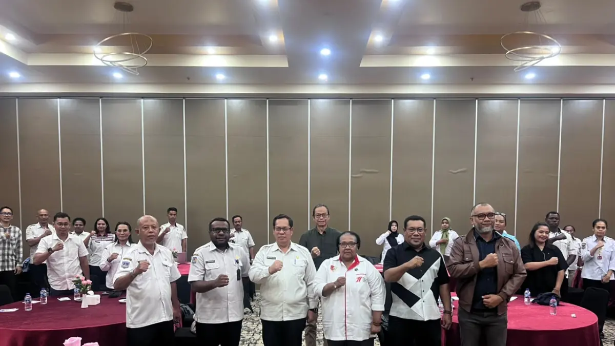 Asisten I Bidang Pemerintahan dan Kesejahteraan Rakyat Setda Papua Selatan, Agustinus Joko Guritno bersama para peserta pada pembahasan PTO-SIRIOS yang digelar Bapperida di Merauke, Rabu (16/7/2026).(CEPOSONLINE.COM/BIRO UMUM PAPSEL)
