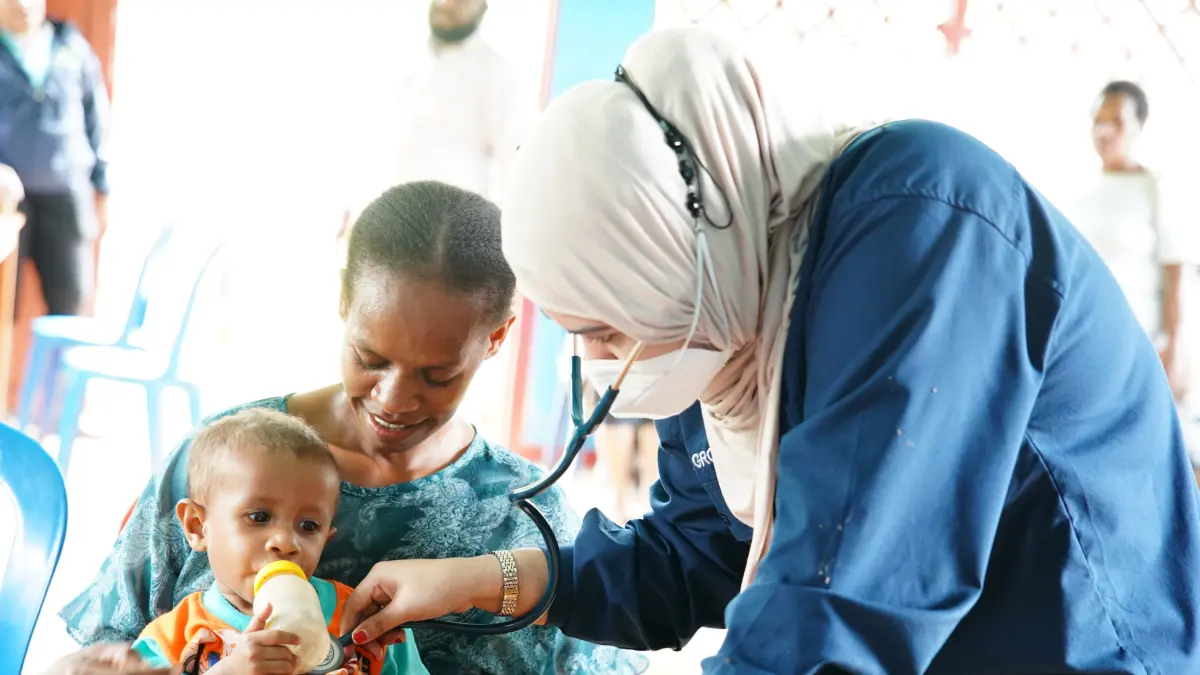 Masyarakat Kampung Butiptiri mengikuti pengobatan gratis yang dilaksanakan TSE, Kamis (5/7/2026)
