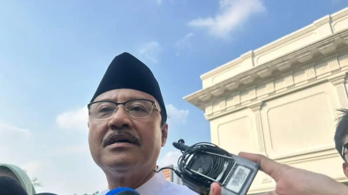 Mensos Saifullah Yusuf menjawab pertanyaan wartawan jelang pelaksanaan rapat terbatas di Kompleks Istana Kepresidenan, Jakarta, Rabu (15/7/2026). (CEPOSONLINE.COM/ANTARA/Maria Cicilia Galuh)
