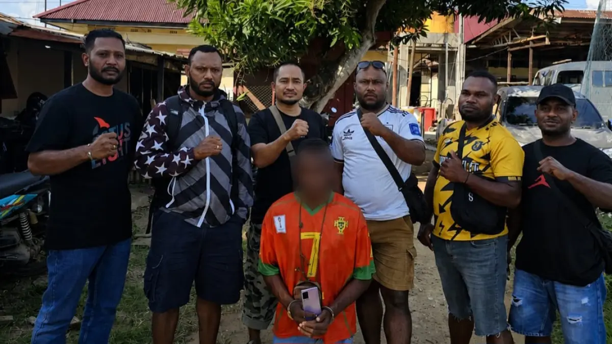 Satuan Reserses Kriminal Polres Merauke yang berhasil meringkus pelaku pemalakan dan pembakaran dua unit motor warga, Rabu (15/7/2026).(CEPOSONLINE.COM/HUMAS POLRES MERAUKE)