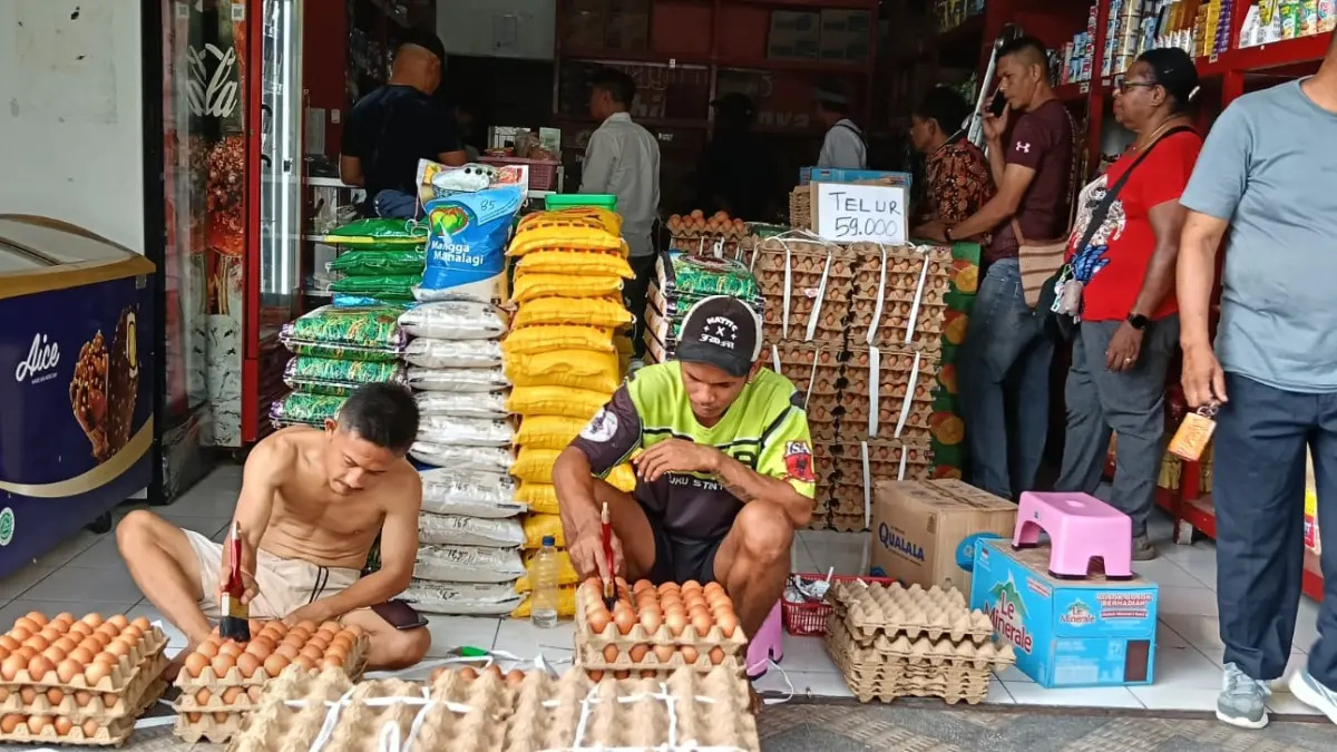 Asosiasi Peternak Telur Ayam Se-Tanah Tabi melakukan silahturahmi dan memberikan sosialisasi terkait produksi telur lokal yang sudah mampu penuhi kebutuhan masyarakat. (CEPOSONLINE.COM/PRIYADI)

