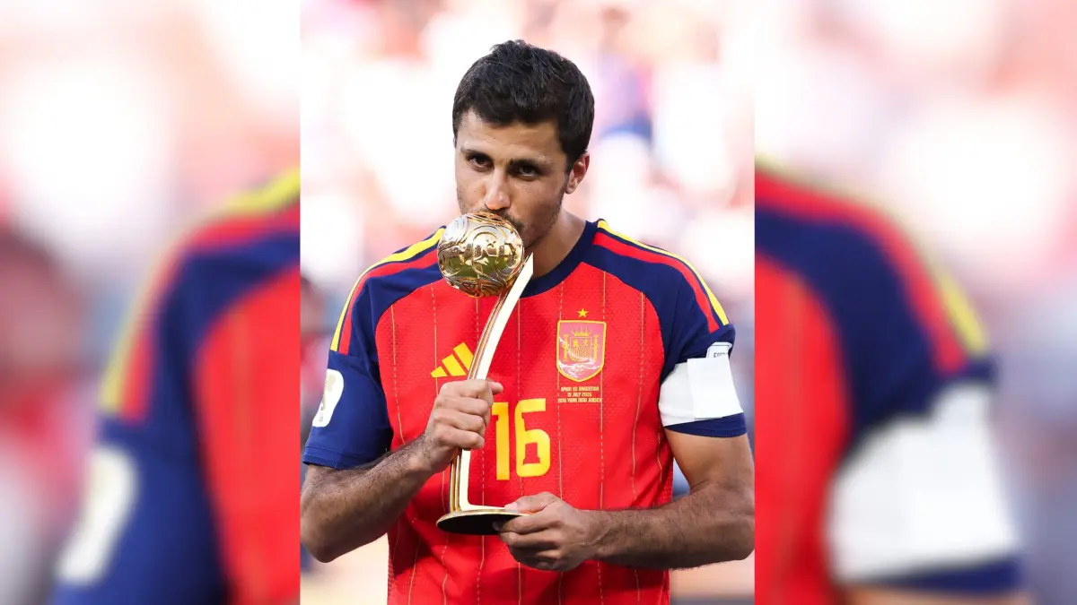 Pemain Spanyol Rodri meraih sepatu emas alias pemain terbaik piala dunia 2026. (X)