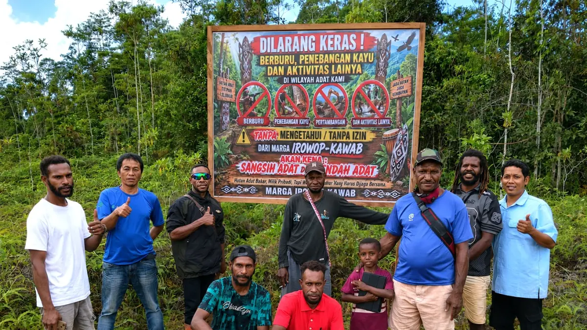 Foto Bersama saat Pelestarian Hutan Adat Boven.