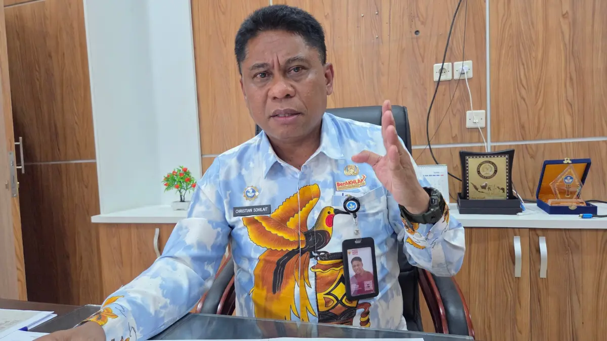 Pj Sekda Papua, Christian Sohilait. (CEPOSONLINE.COM/ELFIRA).