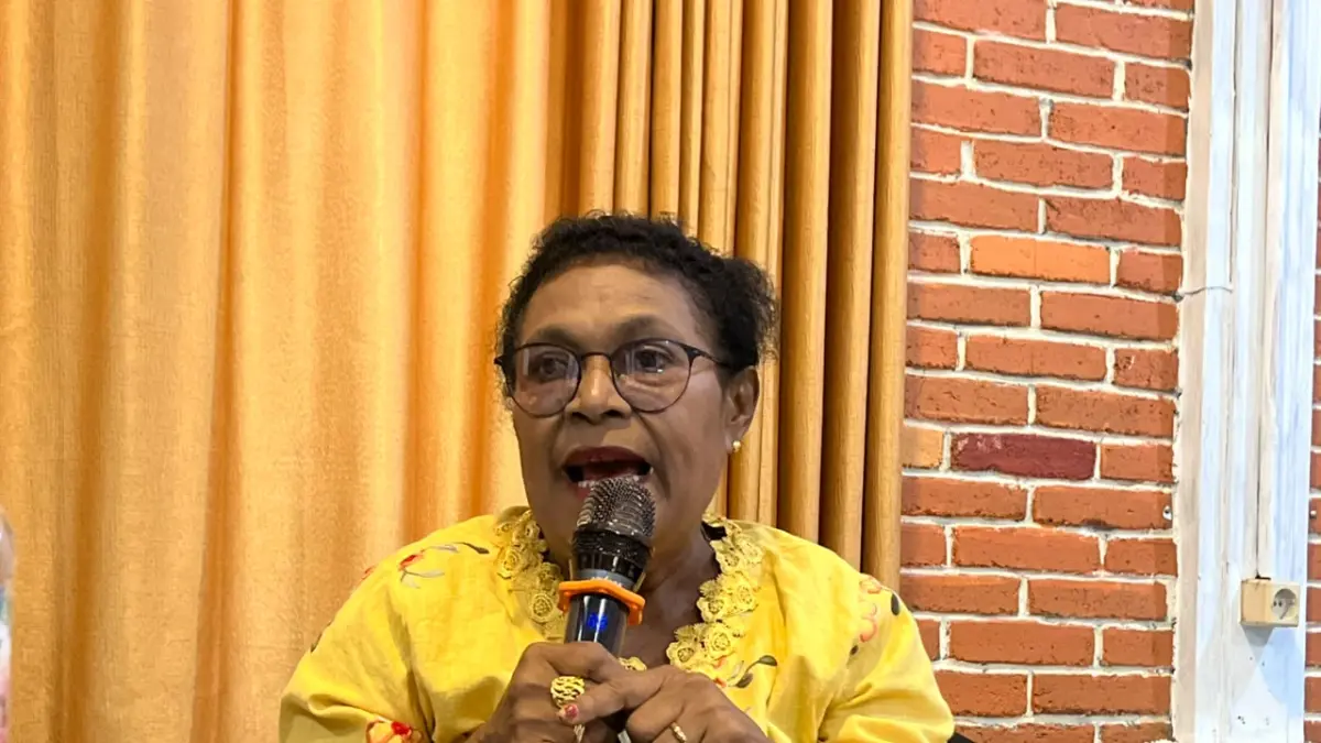 Sekretaris TP PKK Provinsi Papua Tengah, Maya Yakadewa, saat menyampaikan harapannya dalam kegiatan Sosialisasi dan Implementasi Perda Nomor 2 Tahun 2026 tentang Perlindungan Perempuan dan Anak yang diselenggarakan Dewan Perwakilan Rakyat Papua Tengah (DPR Papua Tengah) di Rumah Makan Sari Kuring, Nabire, Rabu (22/7/2026).
