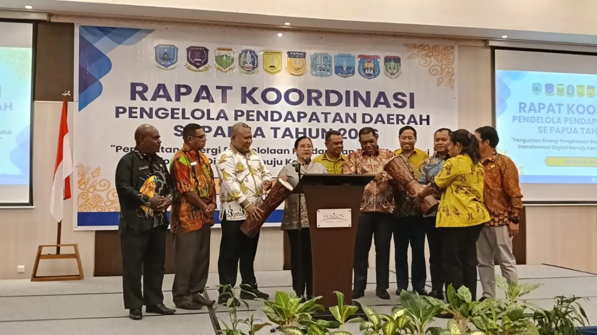 Pembukaan Rakor Pengelolaan Pendapatan Daerah se-Papua Tahun 2026, dibuka oleh Asisten III Bidang Administrasi Umum Setda Provinsi Papua, Suzanna D. Wanggai, di Hotel Horison Sentani, Kamis (23/7/2026).(CEPOSONLINE.COM/PRIYADI)