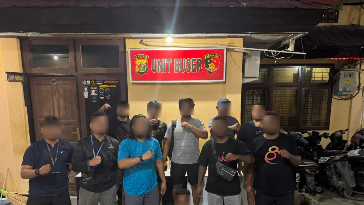 Tim Opsnal Satreskrim Polres Jayapura berhasil menangkap seorang pria berinisial HT (29) yang diduga mencuri satu unit iPhone 11 milik warga di kawasan BTN Pemda, Doyo Baru, Selasa (21/7/2026).(CEPOSONLINE.COM/HUMAS POLRES JAYAPURA)