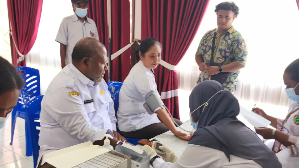 
Suasana pemeriksaan kesehatan rutin secara gratis yang kembali dilakukan di Sasana Krida Kantor Bupati Biak Numfor, Rabu (22/7/2026).(FIKTOR PALEMBANGAN/CEPOSONLINE.COM)&nbsp;