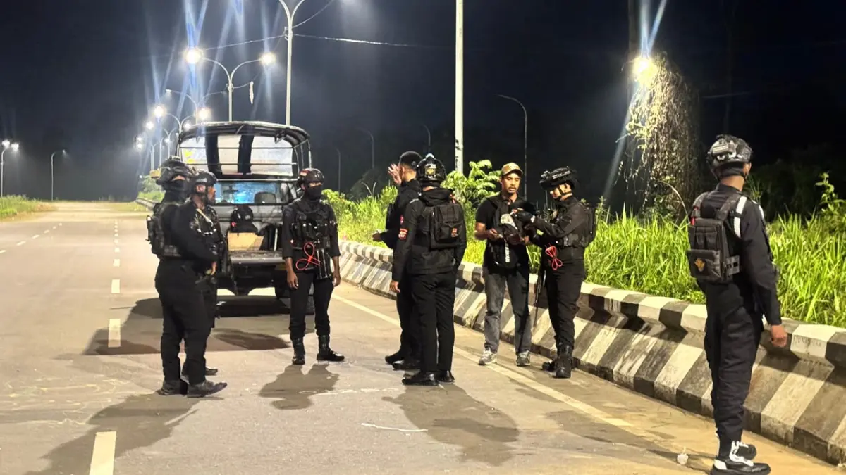 &nbsp;Aparat kepolisian yang melakukan patroli di Mimika saat malam hari. (Ceposonline.com/ Humas Polres Mimika).