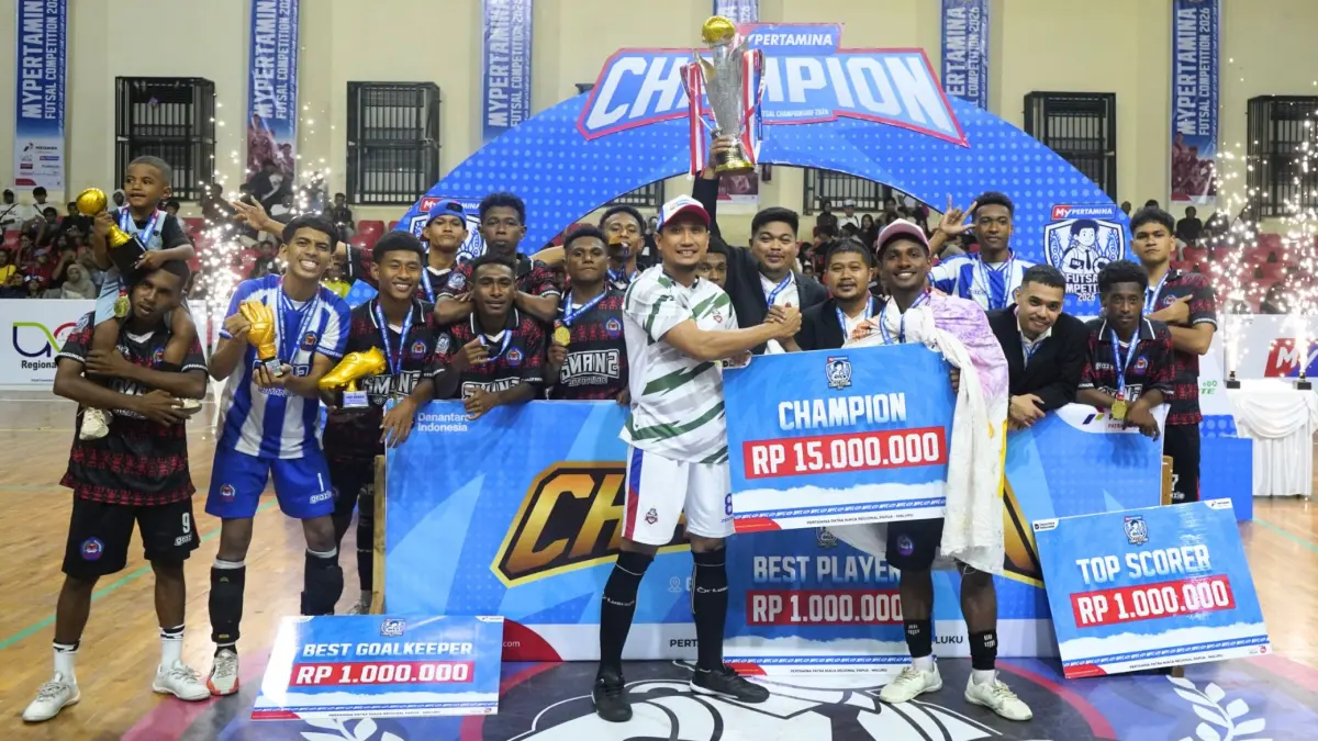 Penyerahan piala sekaligus penutupan My Pertamina Futsal Competition 2026 yang dilaksanakan di GOR Cenderawasih Jayapura, Sabtu (25/7/2026).
(CEPOSONLINE.COM_PERTAMINA)