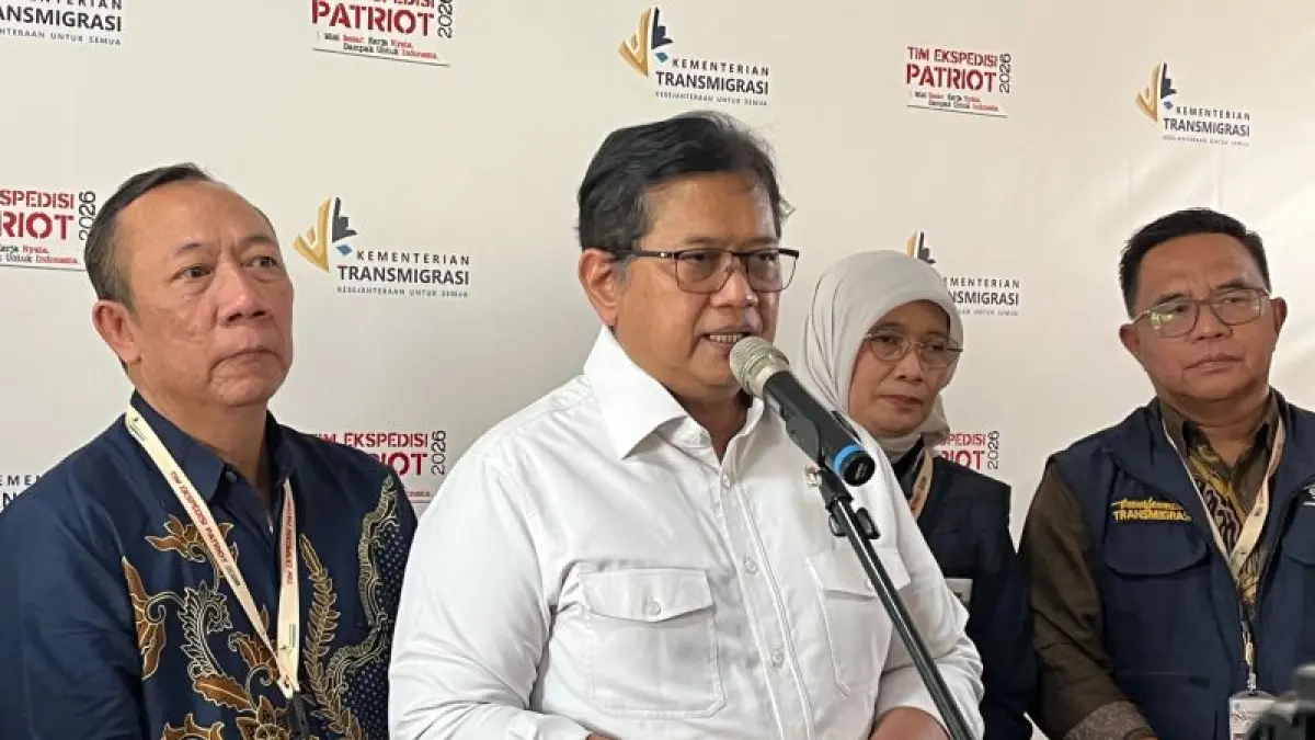 Wakil Menteri Transmigrasi Viva Yoga Mauladi usai kegiatan Pembekalan Serentak Tim Ekspedisi Patriot Tahun 2026 di Kota Bogor, Jawa Barat, Minggu (26/7/2026). (CEPOSONLINE.COM/ANTARA/M Fikri Setiawan)