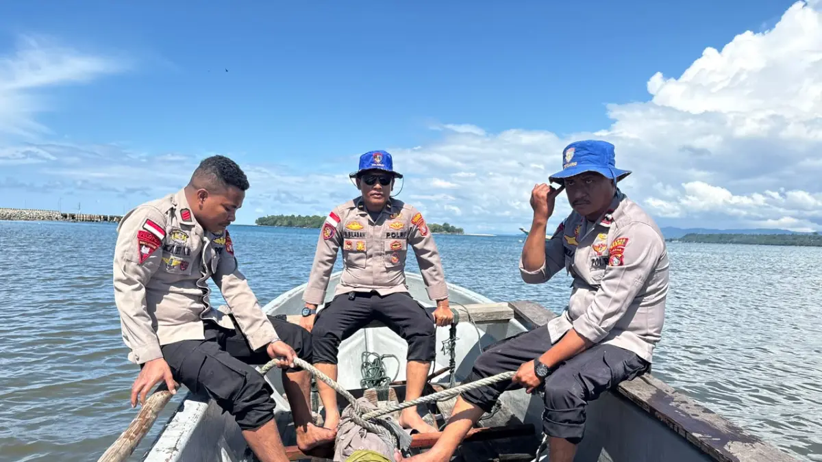 Dua bom yang sebelumnya diamankan di Markas Komando Satpolairud dievakuasi menggunakan speedboat menuju lokasi disposal yang telah ditentukan di perairan Kabupaten Sarmi, Selasa (28/7/2026).(CEPOSONLINE.COM/POLRES SARMI).