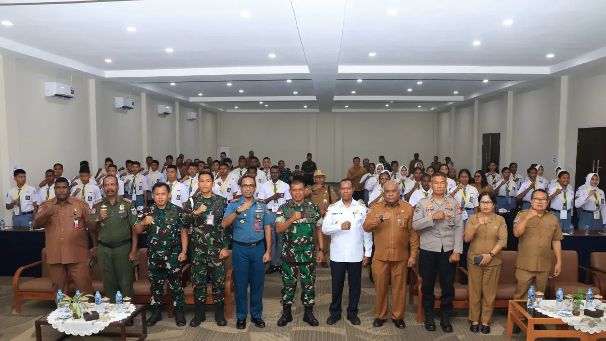 Gubernur Papua Selatan Apolo Safanpo bersama para stakeholder pada pembekalan calon Paskibraka Provinsi Papua Selatan, Selasa (28/7/2026)
(CEPOSONLINE.COM/BIRO UMUm PAPSEL)