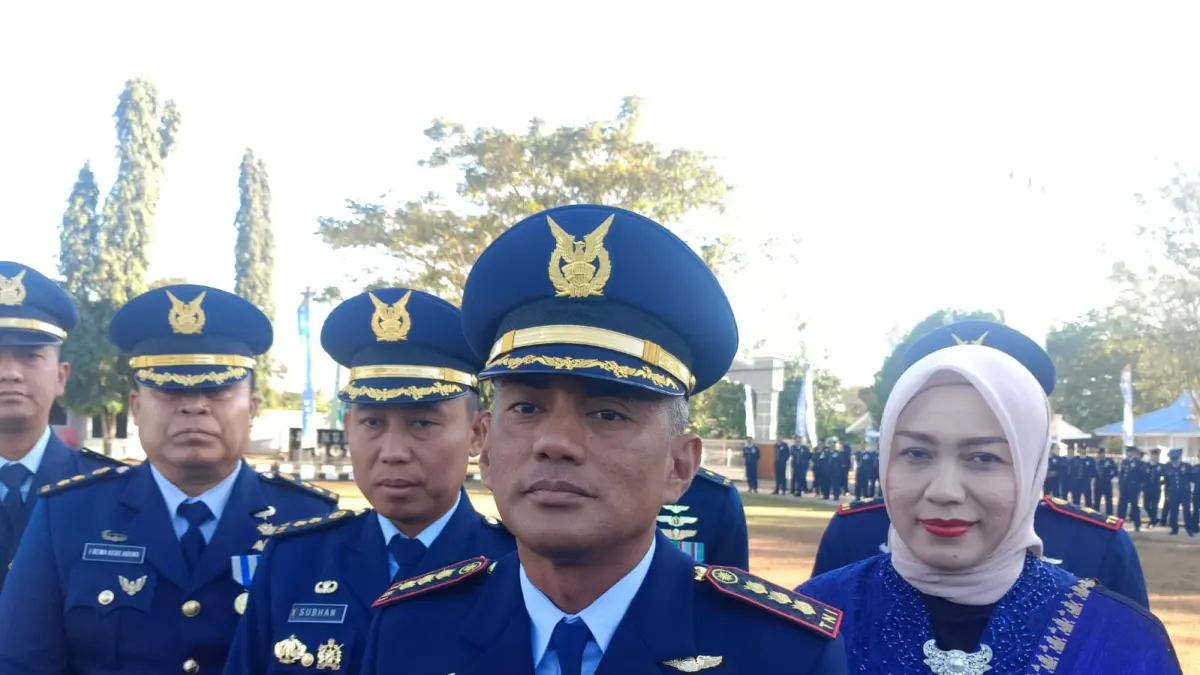 Komandan Lanud JA Dimara Kolonel Pnb Beny Aprianto saat berikan keterangan kepada wartawan seusai memimpin Hari Bakti ke-79 TNI AU di Mako Lanud JA Dimara Merauke, Rabu (29/7/2026)
(CEPOSONLINE.COM/SULO)