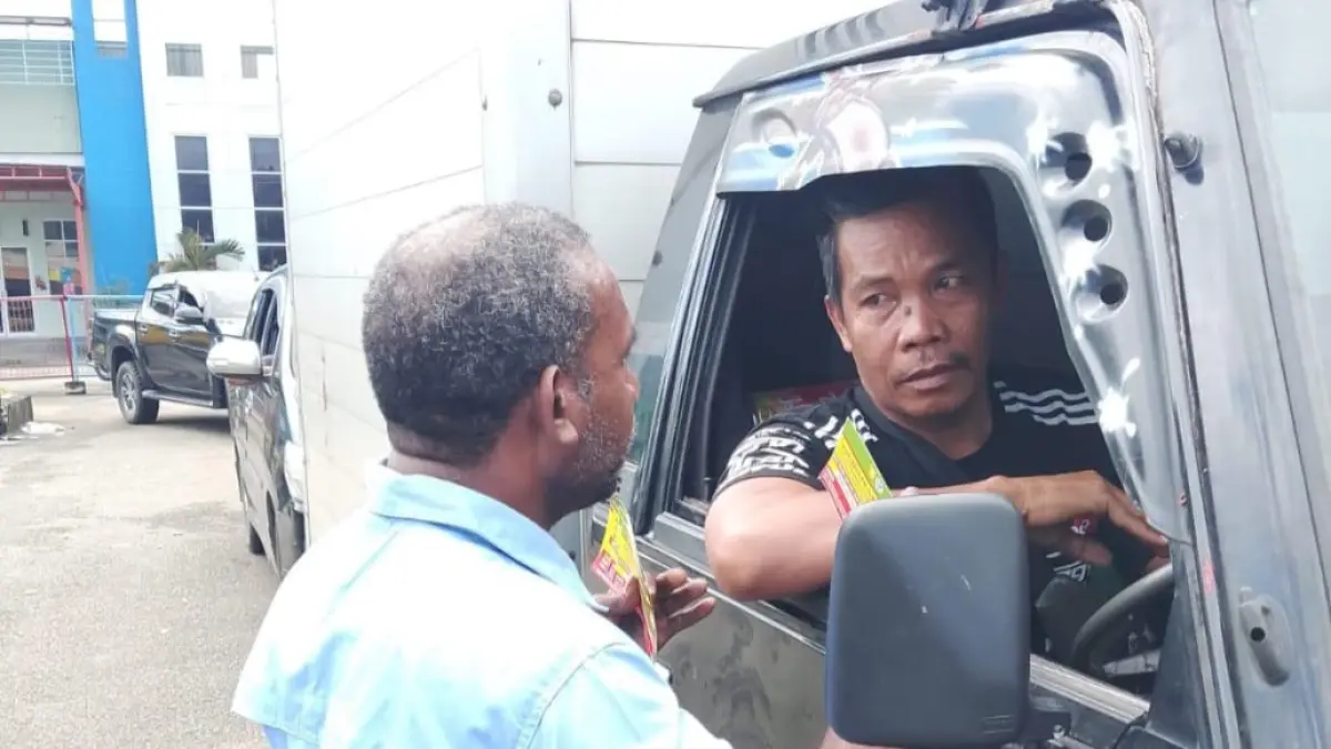Petugas DLHK saat melakukan operasi Patuh di PTC, Kamis, (30/7/2026).(CEPOSONLINE.COM/TAKIM)